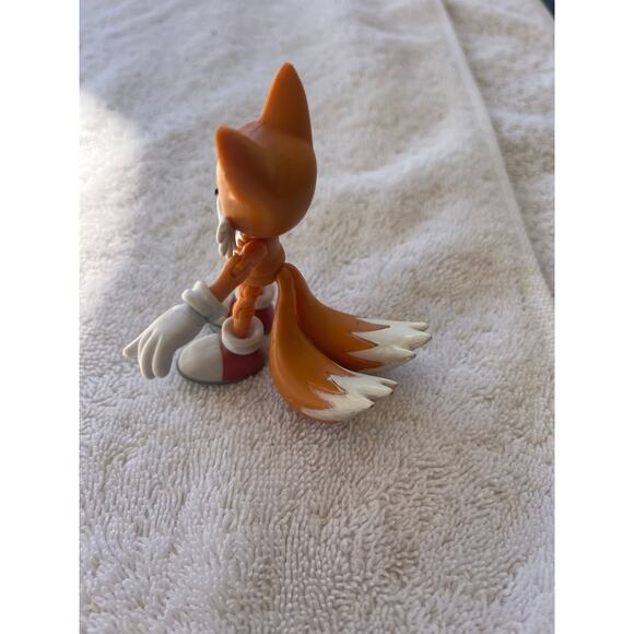 Jazwares Sonic The Hedgehog Miles "TAILS" Prower 3" Figure - Picture 2 of 3